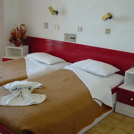 Hotel Niriides 3*