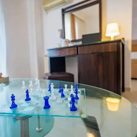Hotel Niriides 3*