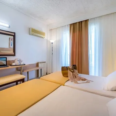 Hotel Niriides 3*
