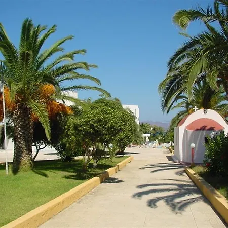 Niriides Beach Hotel & Suites Отель Псалиди