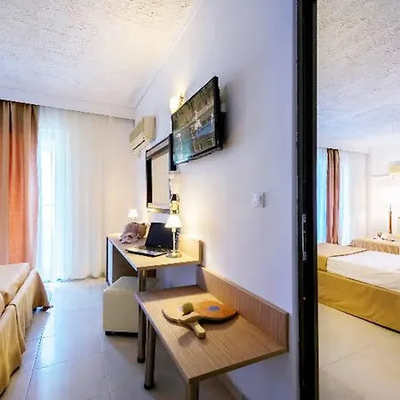 Отель Niriides Beach Hotel & Suites 3*